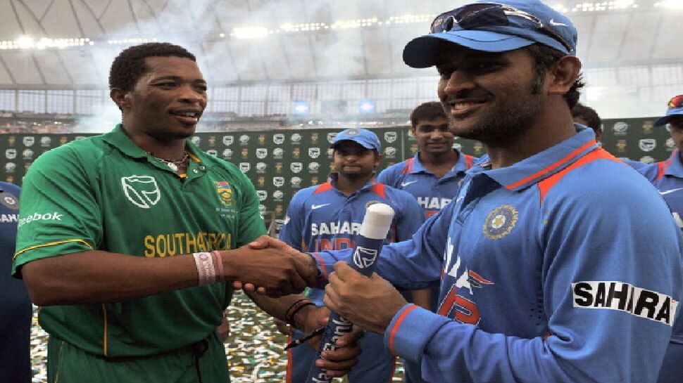 इस क्रिकेटर ने पार की अंधविश्वास की सारी हदें, बैग में रखता था गाय का गोबर