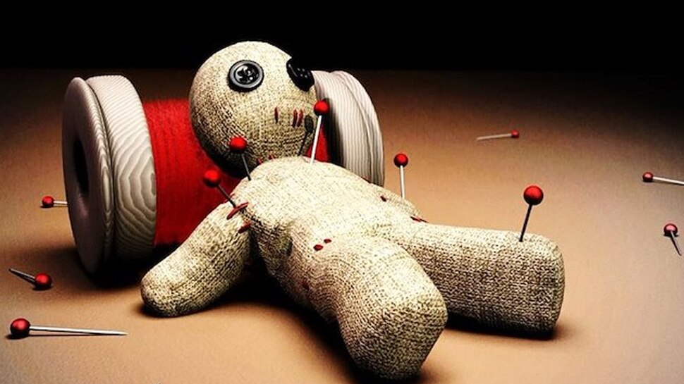 Odisha: जादू-टोना के शक में क्रूरता पर उतरे ग्रामीण, युवक को बुरी तरह पीटा; पेशाब पिलाया