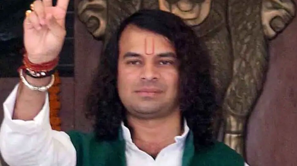 लालू यादव के बेटे Tej Pratap Yadav की अचानक बिगड़ी तबीयत, मिलने पहुंचे तेजस्वी