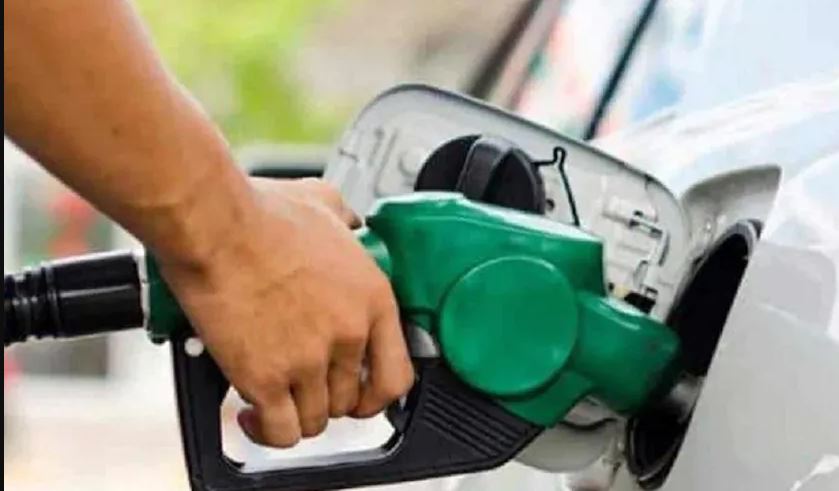 Petrol Diesel Price: दिल्ली में पेट्रोल की कीमत 100 के पार, जानिए आपके शहर का हाल