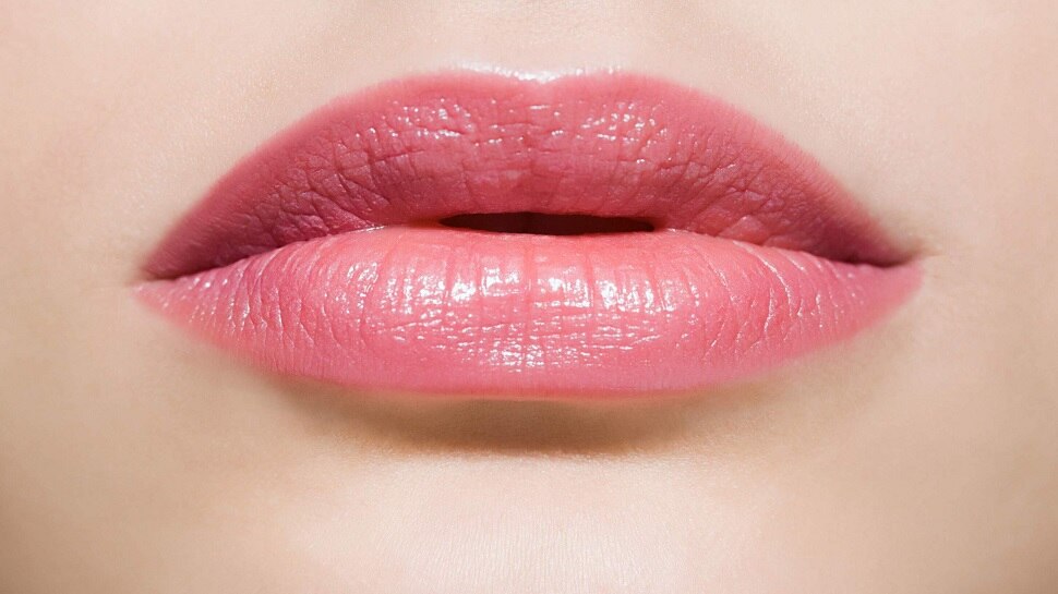 easy tips to make lips pink naturally janiye lips pink kaise kare in hindi  samp | Beauty Tips: पानी की मदद से भी होंठ को बना सकते हैं गुलाबी, जानें 5  दमदार