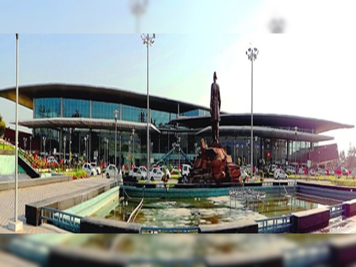 अब और जगमगाएगा Amausi Airport, 350 करोड़ रुपये की लागत से बनेगा सोलर पार्क