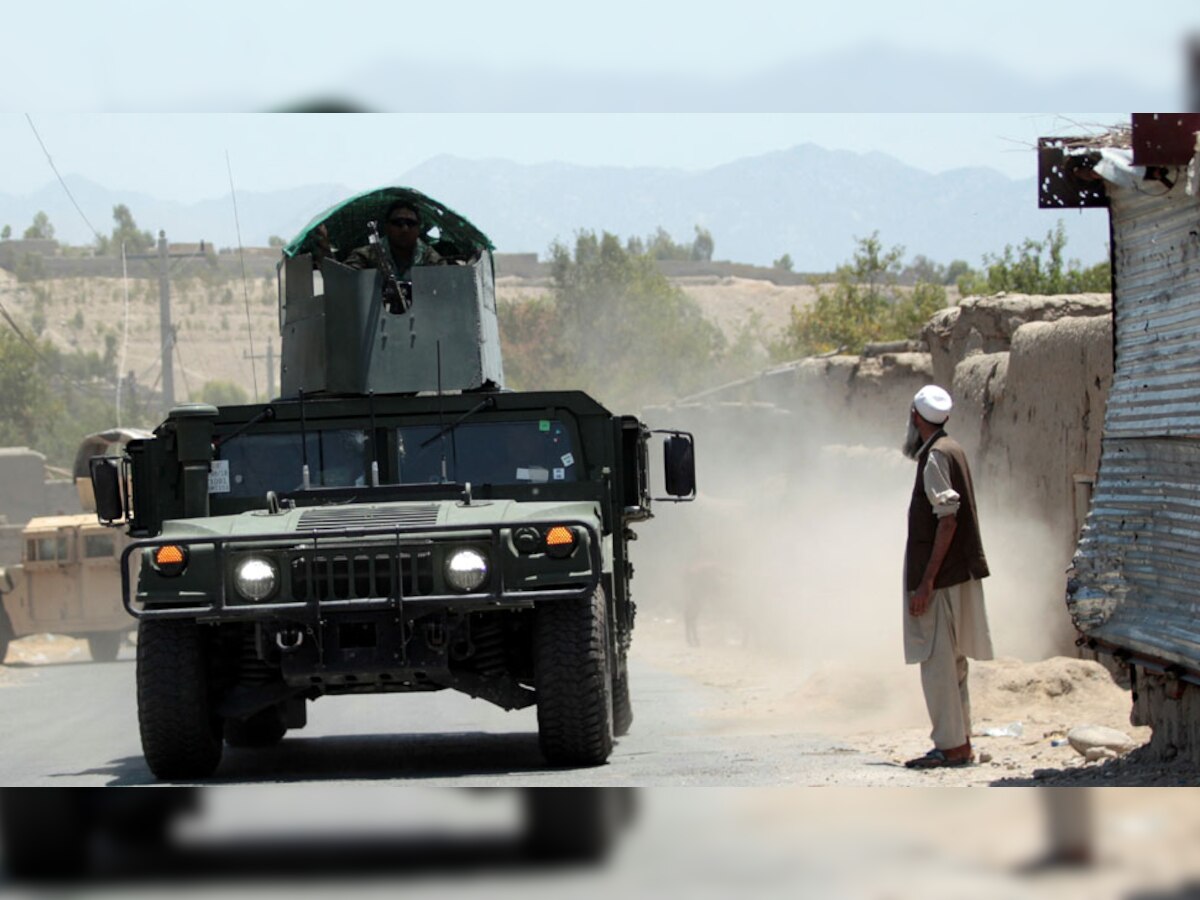 तालिबान आतंकियों के खिलाफ युद्ध के लिए जाते अफगानी सैनिक (साभार रायटर)
