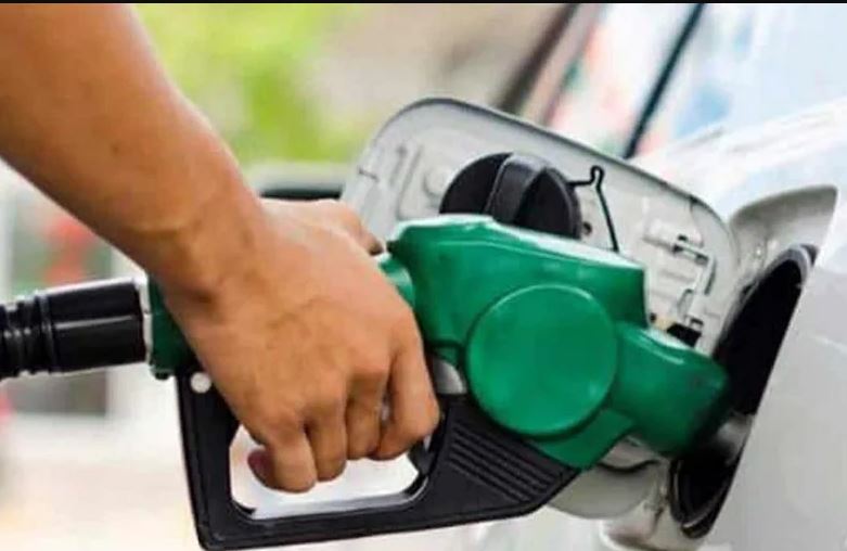 Petrol Diesel Price: डीजल के दाम घटे लेकिन पेट्रोल की कीमत में इजाफा, जानिए आपके शहर का हाल