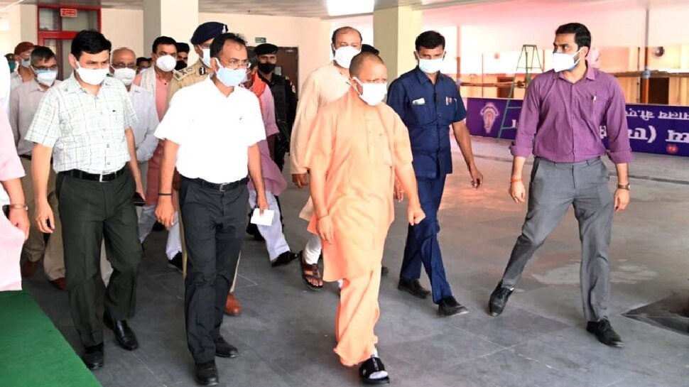 PM नरेंद्र मोदी के दौरे से पहले वाराणसी पहुंचे CM योगी, एक-एक कार्यक्रम का खुद किया निरीक्षण