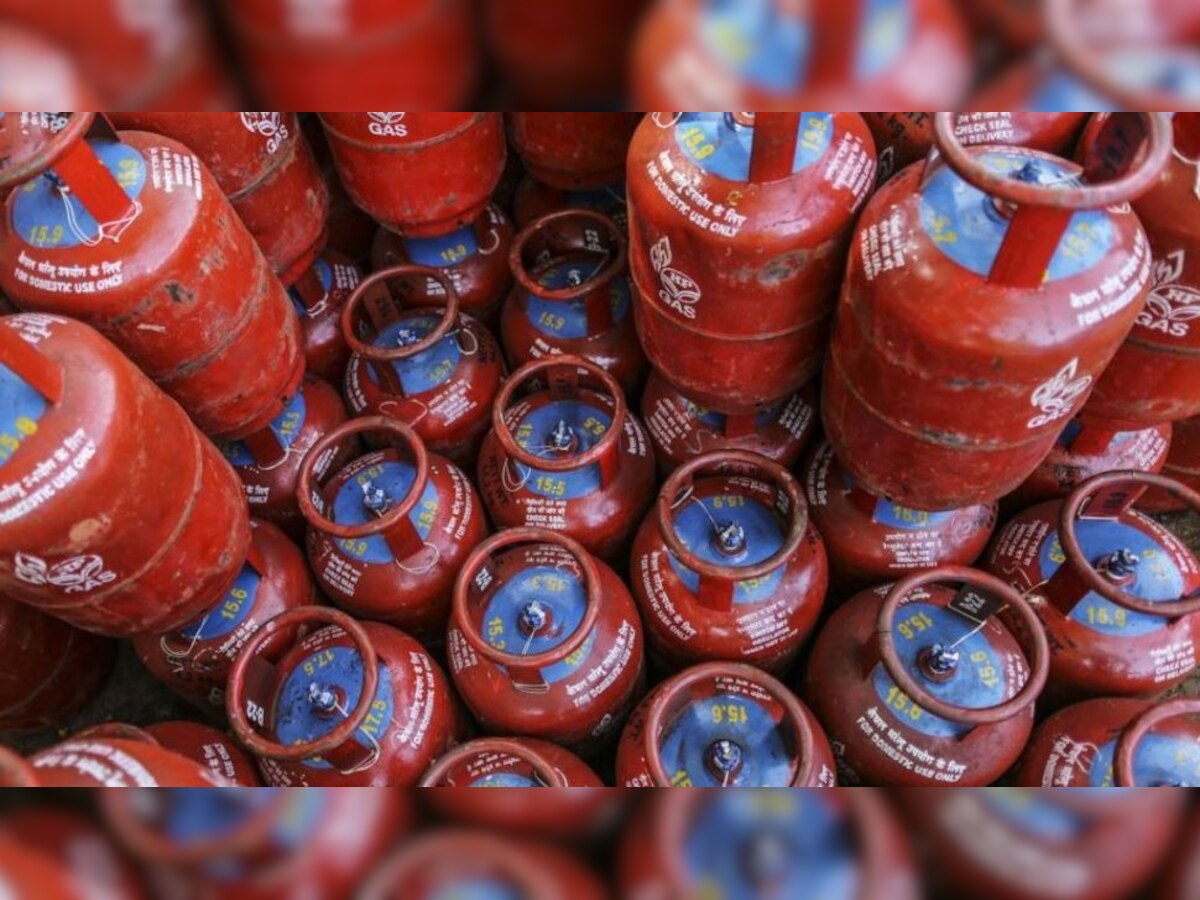 LPG Price: राहत भरी खबर! अब सस्ते में होगी कुकिंग, रसोई गैस की बढ़ती महंगाई की नो टेंशन