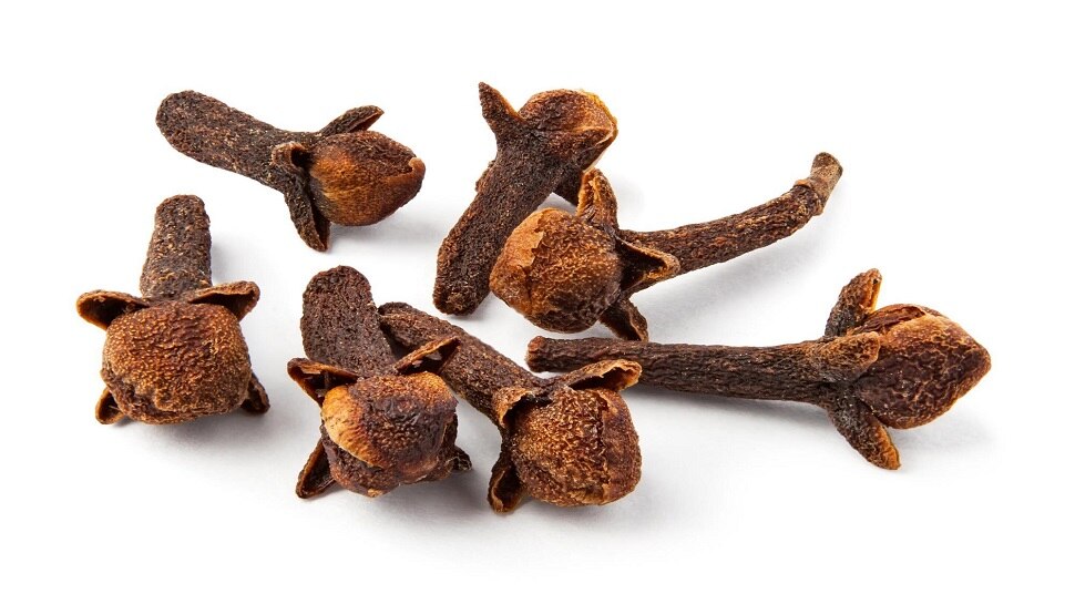 two cloves are very beneficial for sore throat pain throat infection