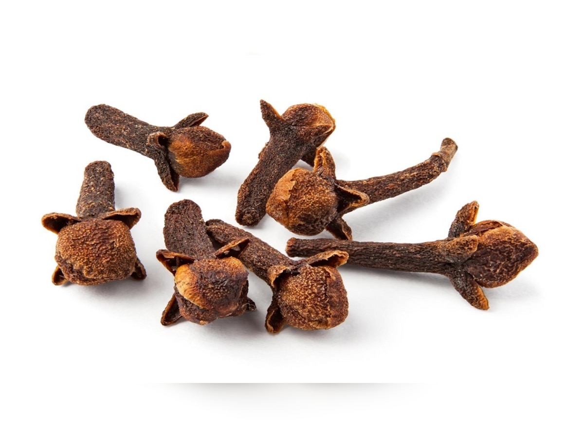 two cloves are very beneficial for sore throat pain throat infection
