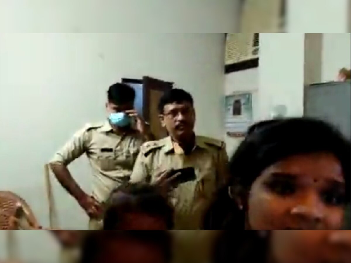 जेवर से भरा बॉक्स की चोरी के शक में ड्राइवर की प‍िटाई, पुल‍िस पर थर्ड ड‍िग्री देने का आरोप