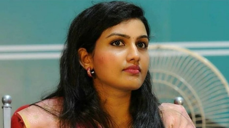 IAS Renu Raj Success Story: Journey from Doctor to UPSC Topper | Renu ...