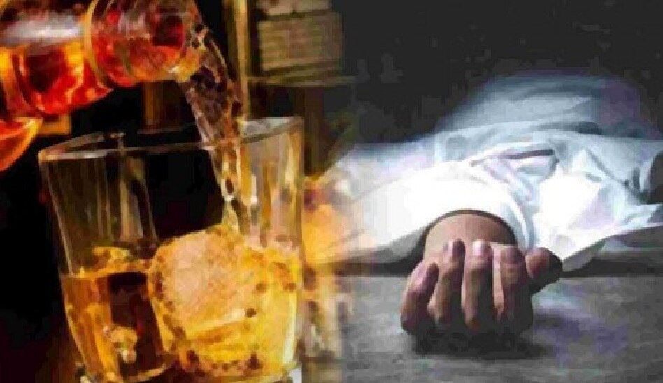 Bihar Bettiah 8 killed in suspicious circumstances dying due to drinking  spurious liquor | Bihar: बेतिया में संदिग्ध हालात में 8 की मौत, परिजनों ने  जताई जहरीली शराब पीने से मरने की