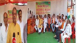 बिजली आपूर्ति और खाद बीज की कमी को लेकर सियासत जारी,बीजेपी ने किया धरना प्रदर्शन