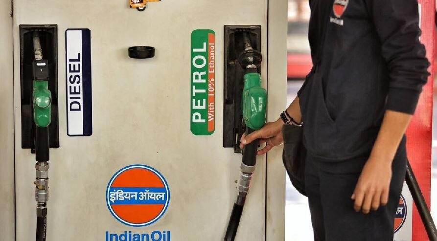 Petrol Price: देश में तेजी से बढ़े पेट्रोल के दाम, इस शहर में 107 रूपये के पार पहुंची कीमत