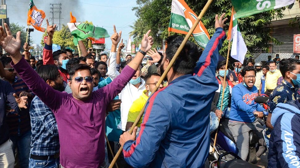 UP Board ने सिलेबस से हटाई Rabindranath Tagore की कविता, TMC ने जताया ऐतराज