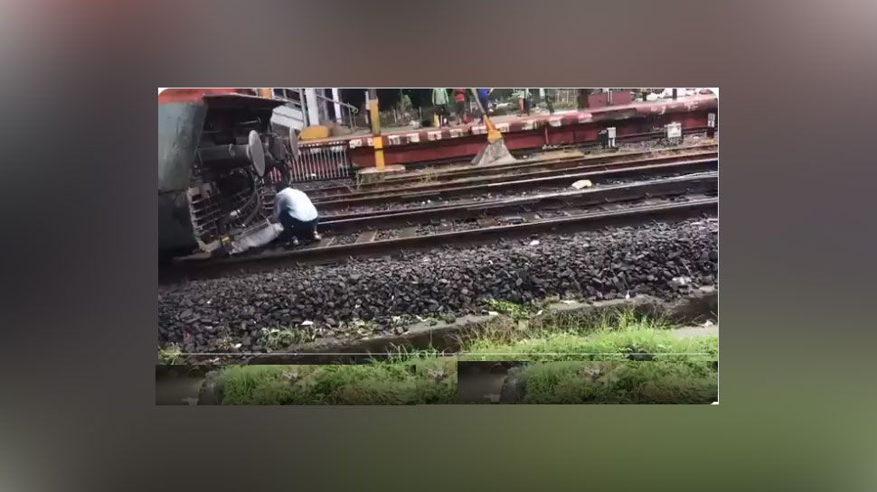 Rail Track पार कर रहा था बुजुर्ग तभी आ गई ट्रेन, ड्राइवर ने किया ऐसा काम; वायरल हो गया VIDEO