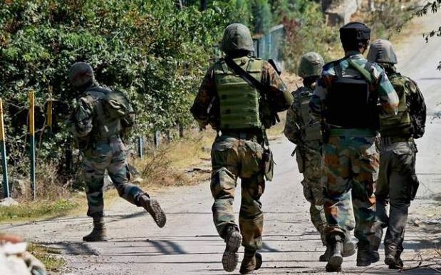 जम्मू कश्मीरः शोपियां मुठभेड़ में लश्कर कमांडर समेत दो आतंकी ढेर
