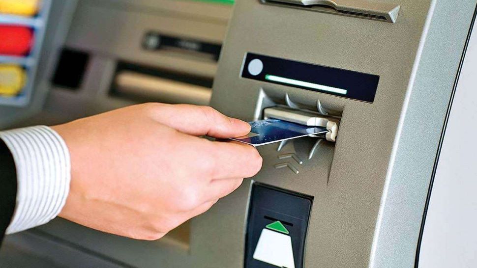 Cash निकालना हुआ महंगा! ATM कैश विड्रोल चार्ज, डेबिट कार्ड और क्रेडिट कार्ड शुल्क बढ़ा; जानें कबसे होगा लागू
