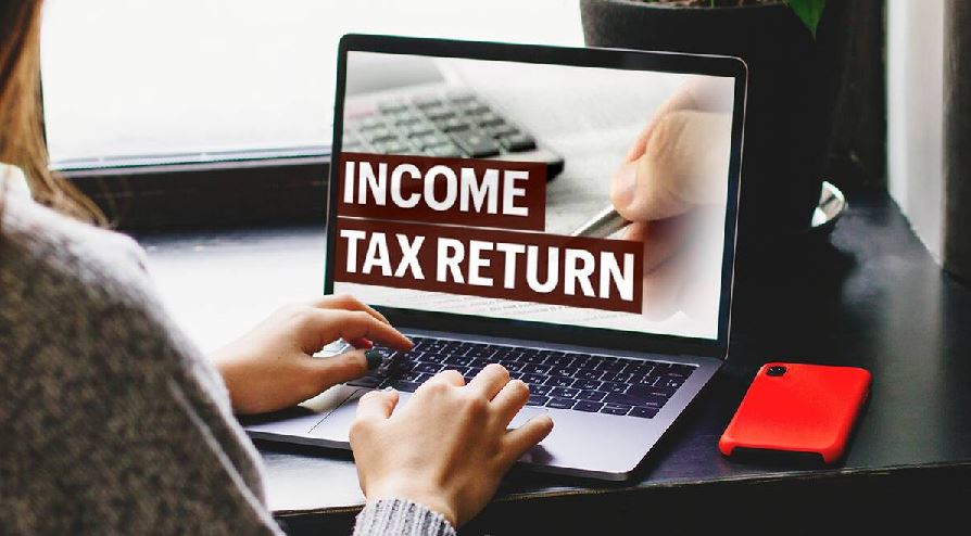 Income Tax Return ऑनलाइन भरने में ग्राहकों को आ रही दिक्कत, कई फीचर्स नहीं कर रहे काम
