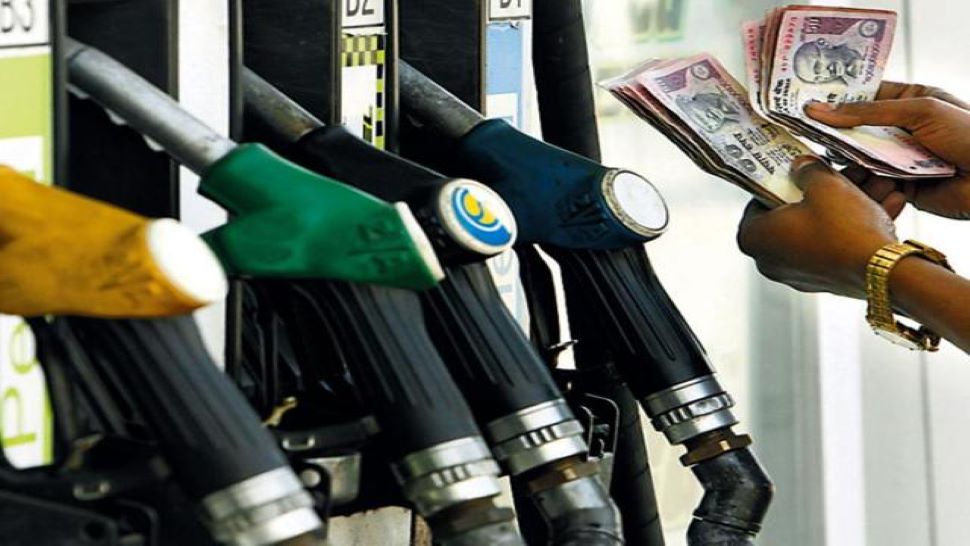 जानें क्यों बढ़ रहा Petrol-Diesel का भाव? सरकारी खजाने में आए 3.35 लाख करोड़