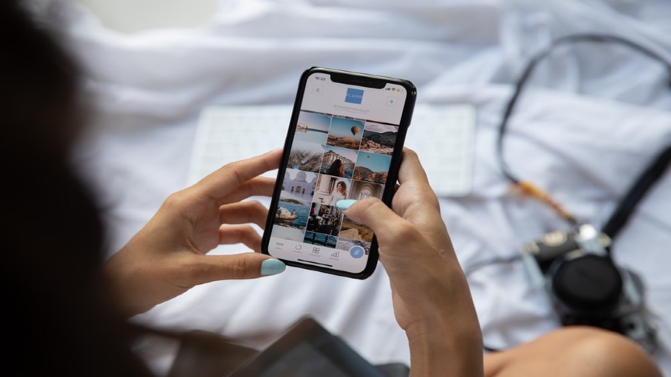 फोन की स्क्रीन पर न पडने दें दवाब phone