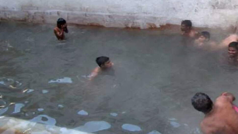 कुंड में नहाने से चर्म रोग हो जाते हैं दूर