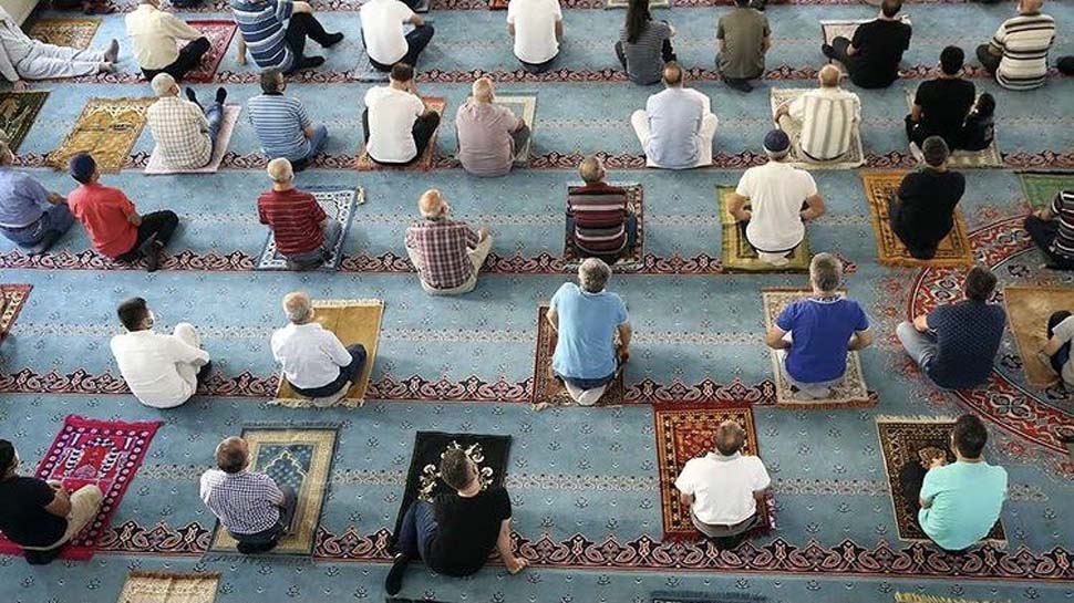 दुनियाभर में कोरोना महामारी के साये में मनाया गया बकरीद का त्यौहार, भारत में बुध को पढ़ी जाएगी नमाज