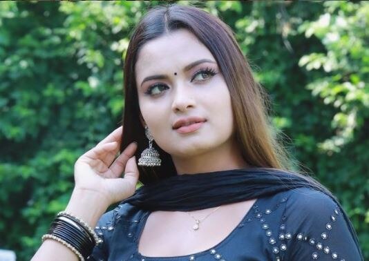 VIDEO: Bhojpuri Actress नीलम गिरी ने शेयर किया बाथरूम वीडियो, शॉर्ट ड्रेस में ढाया कहर