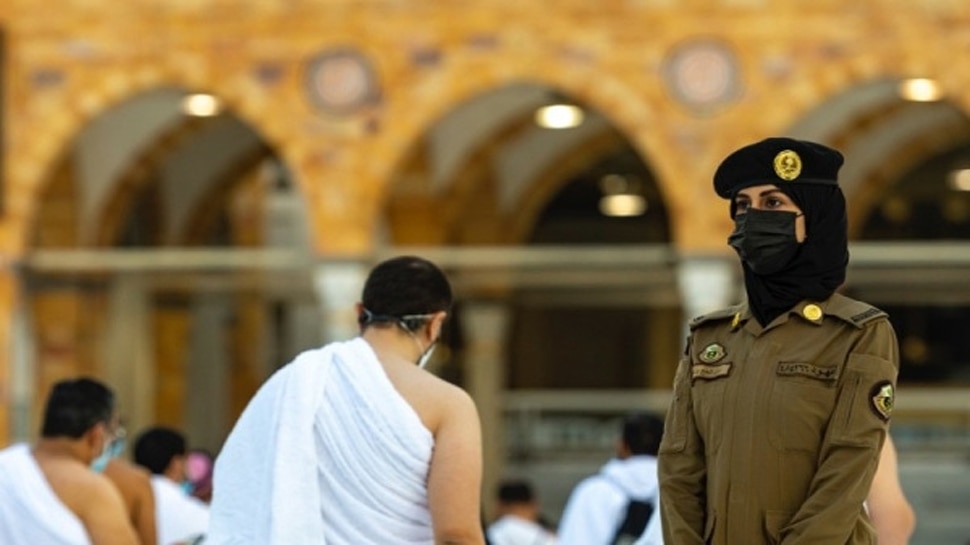 Saudi Arabia में बदलाव की बयार, Haj के दौरान पहली बार मक्का में हुई  Women Soldiers की तैनाती
