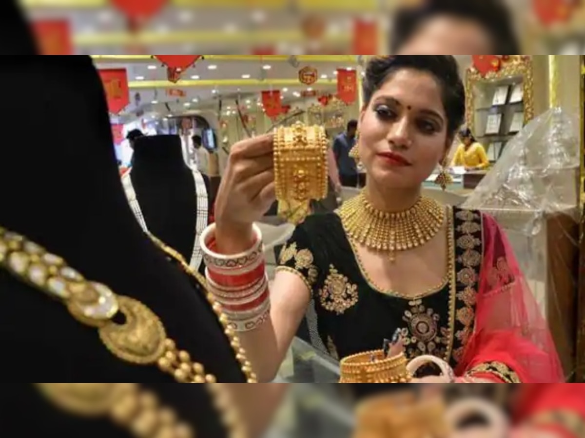 Gold Price Today, 22 July 2021: थम नहीं रही गिरावट, सोना 8750 रुपये तक सस्ता हुआ, चांदी हफ्ते भर में 2600 रुपये टूटी