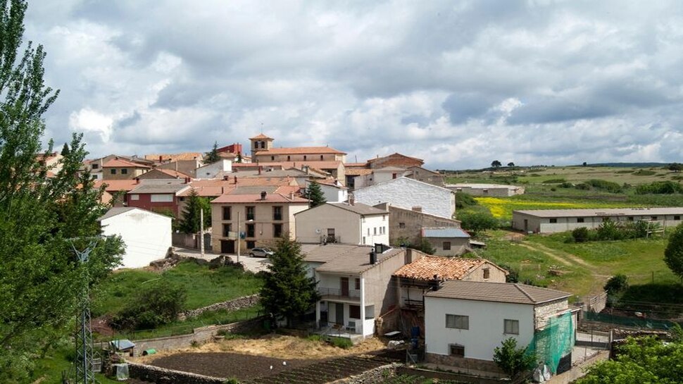 आबादी बढ़ाने की कवायद: Spanish Town में बसने वालों को मिलेगा मुफ्त घर और नौकरी, यहां रहते हैं केवल 138 लोग