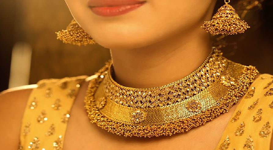 Gold Price: सोने के दाम में आई भारी गिरावट, बीते एक हफ्ते से लगातार गिर रही कीमत