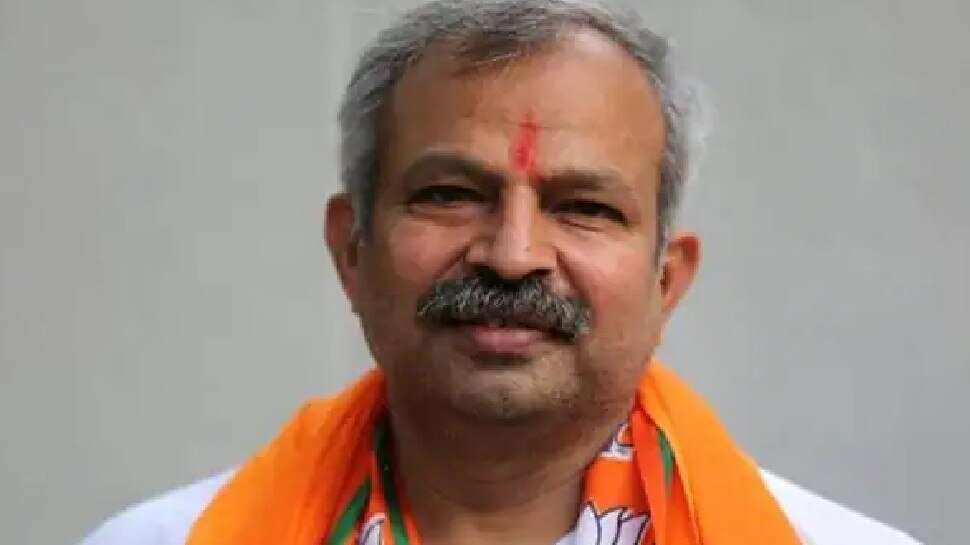 दिल्ली BJP प्रदेश अध्यक्ष आदेश गुप्‍ता के घर पर तोड़फोड़, AAP कार्यकर्ताओं पर आरोप
