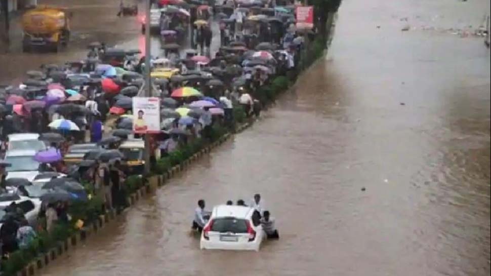 Maharashtra में लगातार बारिश से भारी तबाही,  दस फ़ीट पानी में डूबा शहर, PM मोदी ने की CM उद्धव से बात