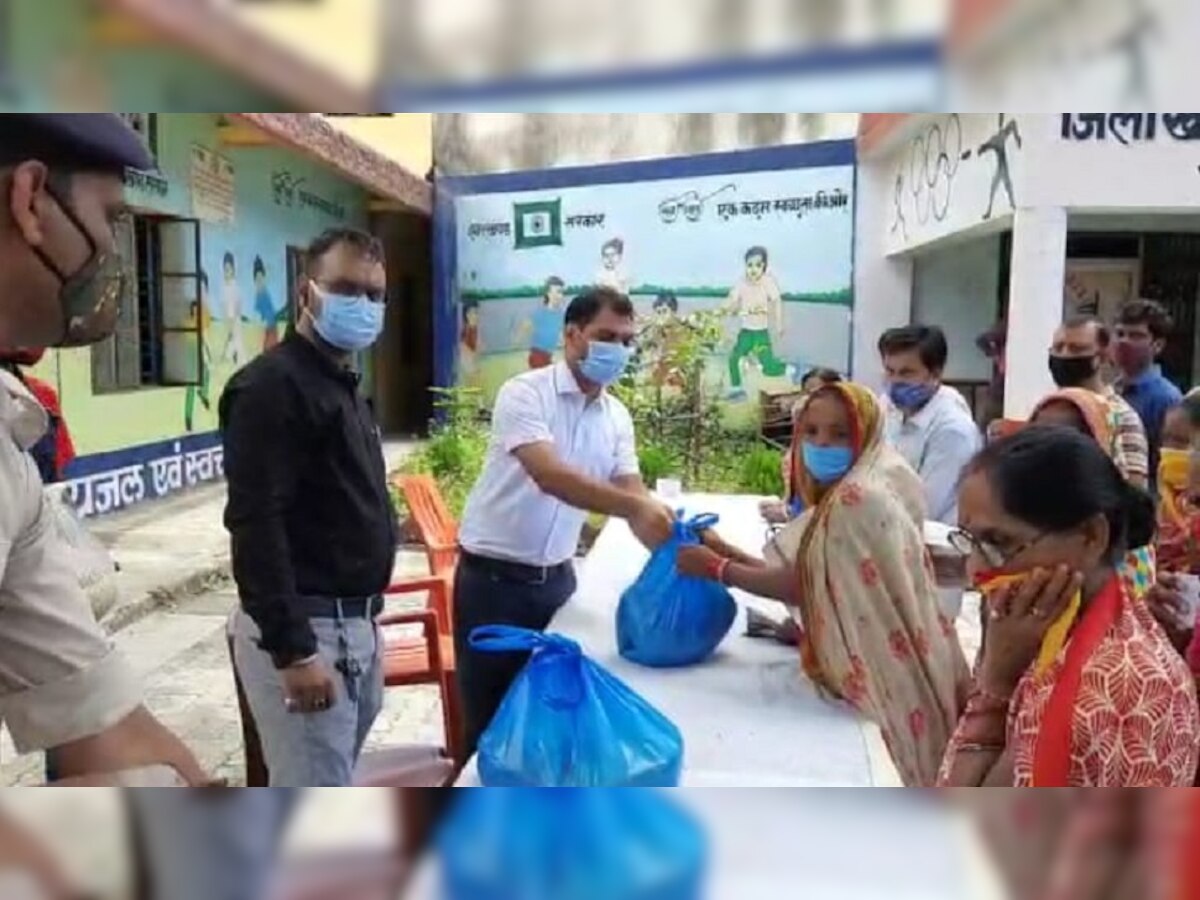 देवघर जिला प्रशासन ने फूड ग्रेन बैंक की शुरुआत की है. 