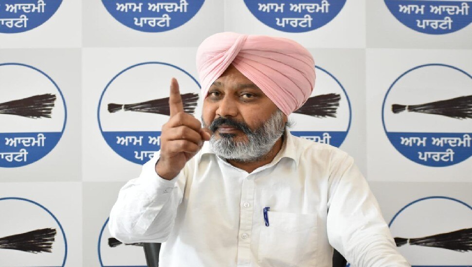 ਕੈਪਟਨ ਤੇ ਸਿੱਧੂ ਪਹਿਲਾ ਆਪਣੀ ਪੀੜੀ ਥੱਲੇ ਫੇਰਨ ਸੋਟਾ: ਚੀਮਾ