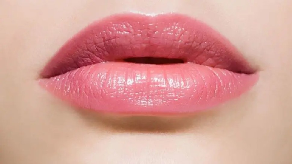 Lips care tips: होंठों की रंगत वापस लाएंगे ये घरेलू उपाय, दिखने लगेंगे गुलाबी और खूबसूरत