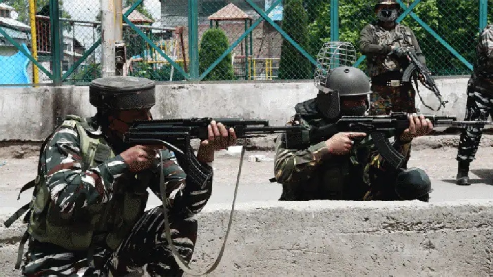 Jammu-Kashmir के बांदीपोरा में सेना ने मार गिराए 2 Terrorists, ऑपरेशन जारी