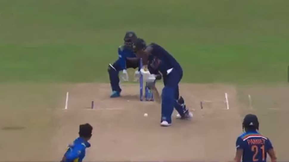 Sri Lanka के विकेटकीपर ने लोकल भाषा ने ऐसा क्या कहा कि फंस गए Sanju Samson? अगली गेंद पर हुए आउट