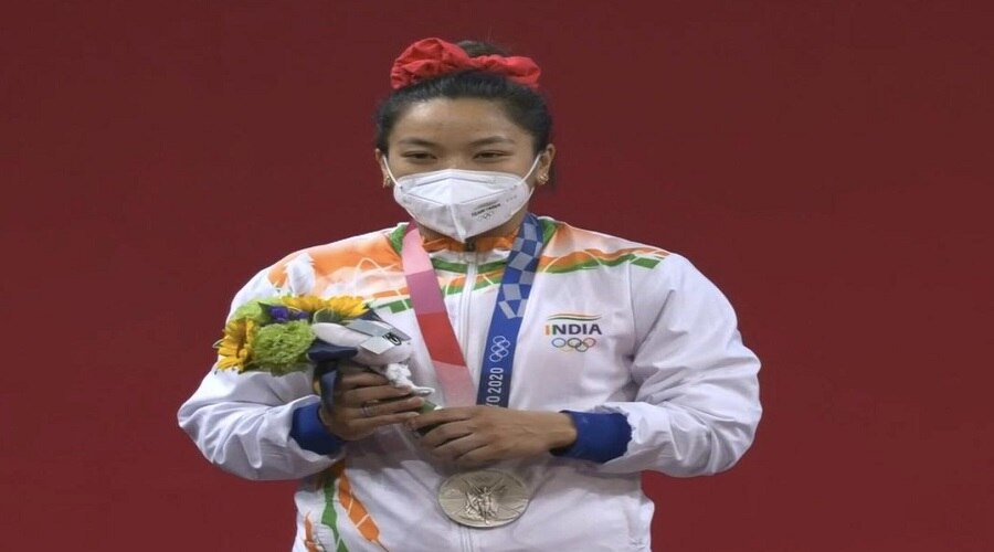 Mirabai Silver Medal: देश की बेटी ने दिखाया दम, सलाम कर रही पूरी दुनिया