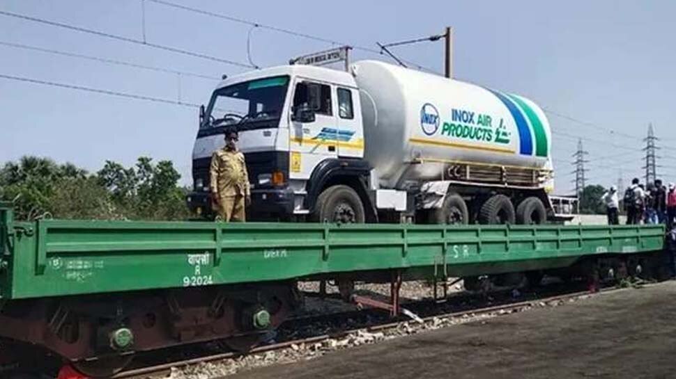Oxygen Express Train: मुश्किल वक्त में भारत ने दिया साथ, पहली बार Bangladesh को भेजी गई मेडिकल ऑक्सीजन