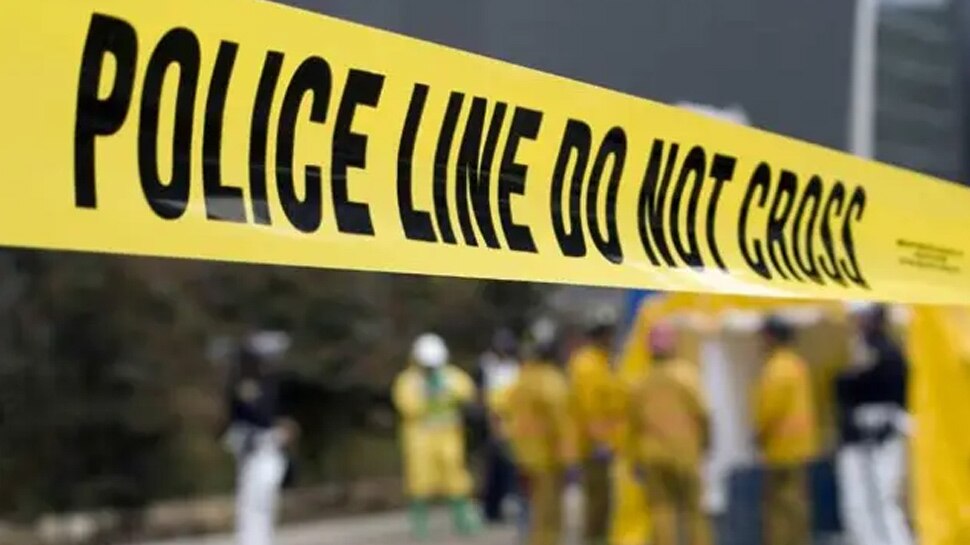 बिस्तर पर खून से लथपथ पड़ी थी लाश The dead body was lying on the bed covered in blood