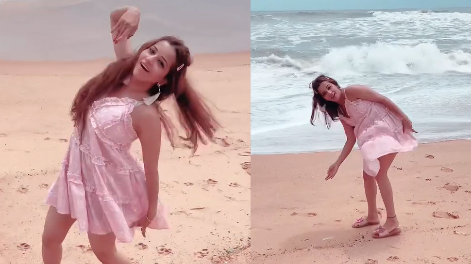 Monalisa ने छोटे कपड़ों में समंदर किनारे दिखाए डांस मूव्स, VIDEO हुआ VIRAL