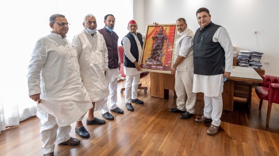 Mayawati के बाद Akhilesh Yadav भी 'ब्राह्मण कार्ड' चलने को तौयार, अब सपा भी करेगी सम्मेलन