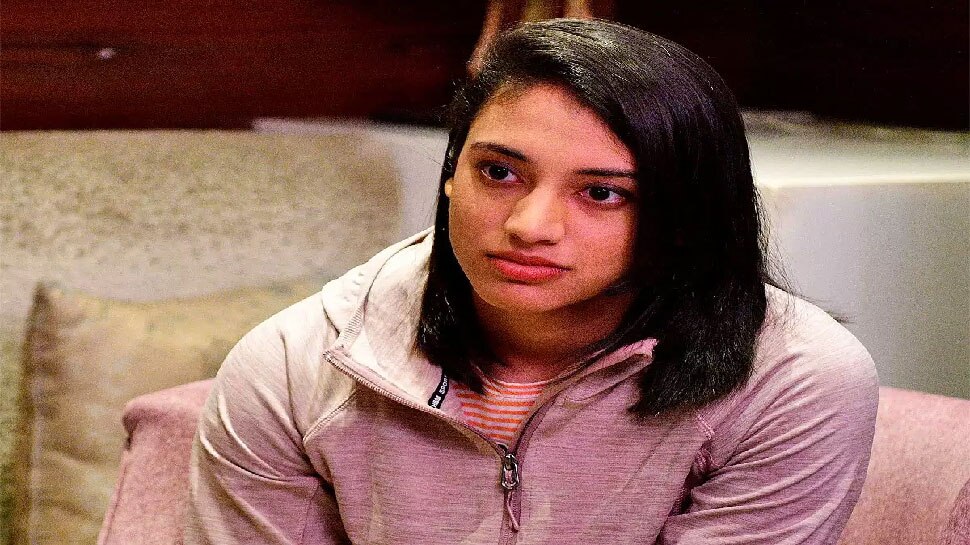 Smriti Mandhana को जबरन शराब से नहलाने की हुई कोशिश, जानिए किसने की ये हरकत