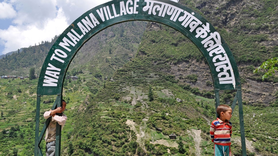 4 घंटे की पैदल चढ़ाई करके पहुंचते हैं मलाणा गांव Malana village is reached by climbing 4 hours on foot