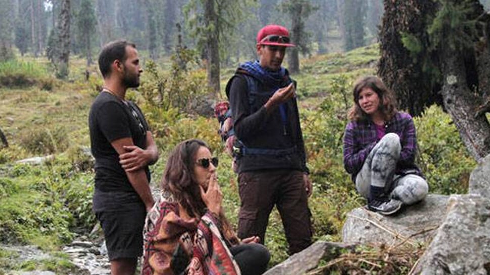 रात होने से पहले टूरिस्टों को छोड़ना पड़ता है गांव Tourists have to leave the village before night