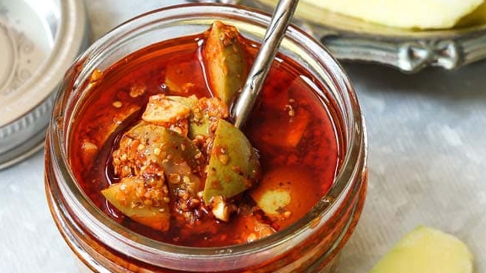 अचार और खट्टी चीजें भी न खाएं Do not eat pickles and sour things
