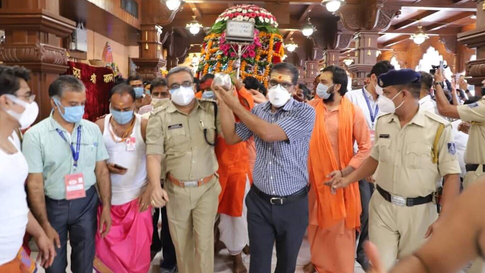 चंद्रमौलेश्वर रूप में प्रजा का हाल जानने निकले Baba Mahakal, भक्तों ने किए दूर से दर्शन
