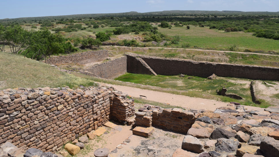 हड़प्पा और सिंधु घाटी सभ्यता के अवशेष Remains of Harappa and Indus Valley Civilization in Dholavira