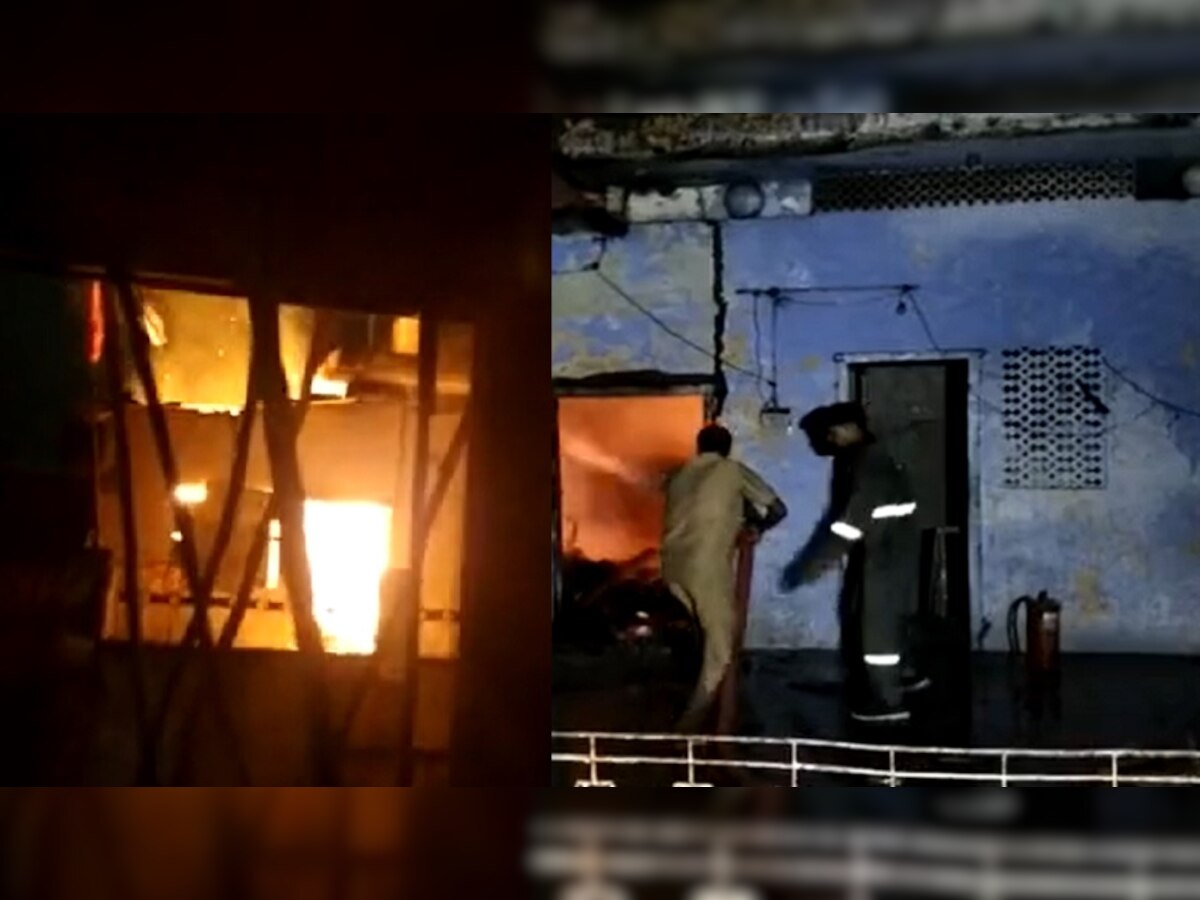 सीतापुर के पॉश इलाके में चल रही कारतूस फैक्ट्री में धमाका, विस्फोट से उड़ी छत, मकान में पड़ी दरारें 